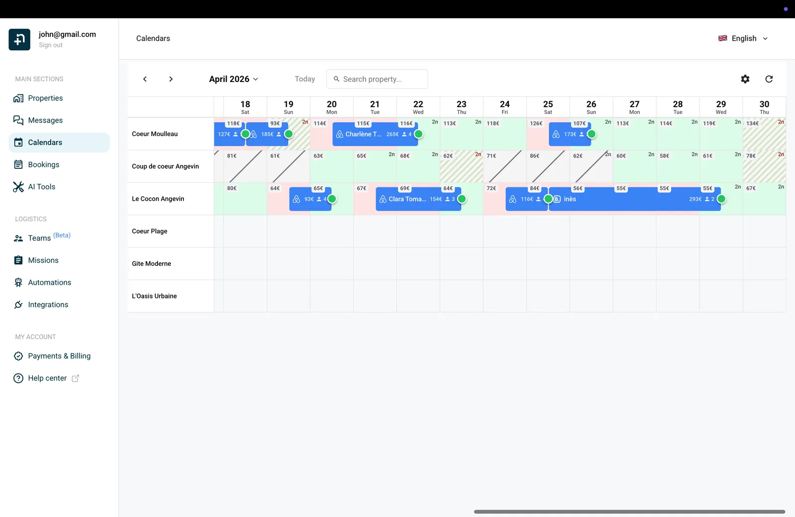 Overzicht van de Nowistay-kalender met beschikbaarheid in kleurcodes: groen, rood en gestreepte beperkingsindicatoren