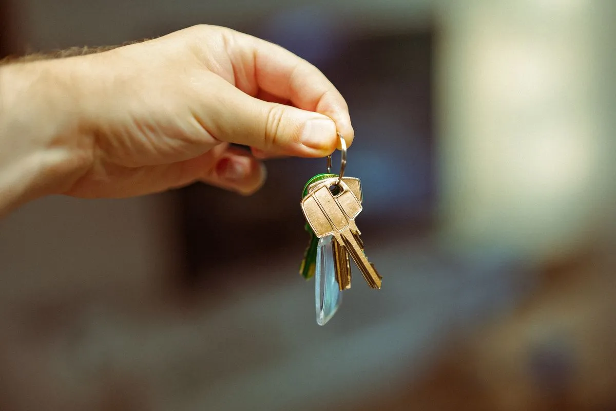 Hand holding the keys to a newly listed rental property