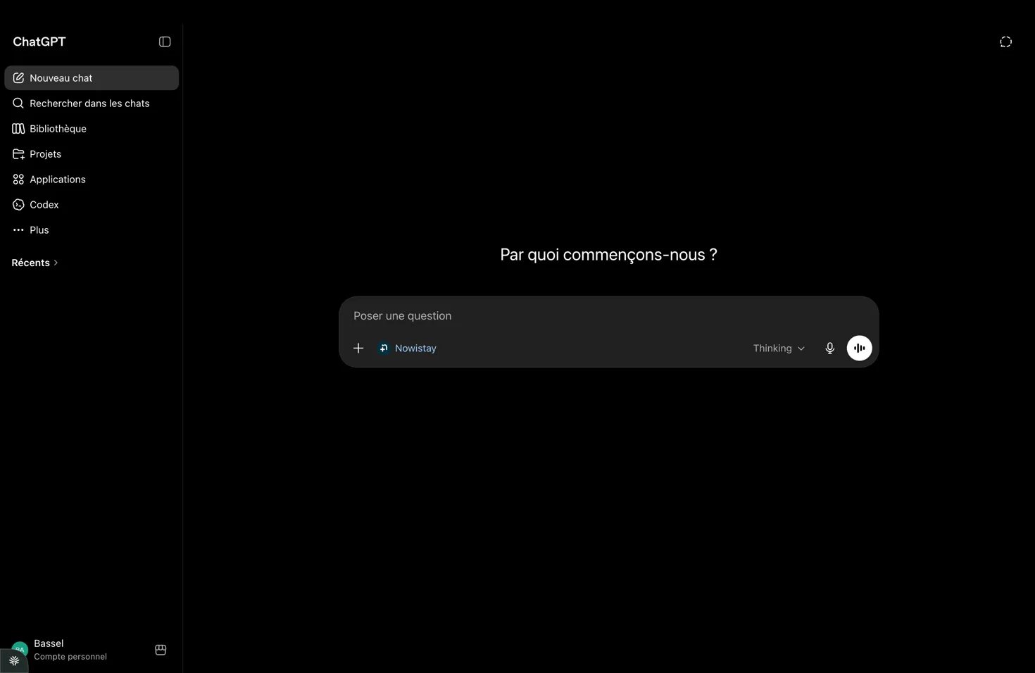 Un nouveau chat ChatGPT avec l’application Nowistay sélectionnée dans la barre de saisie