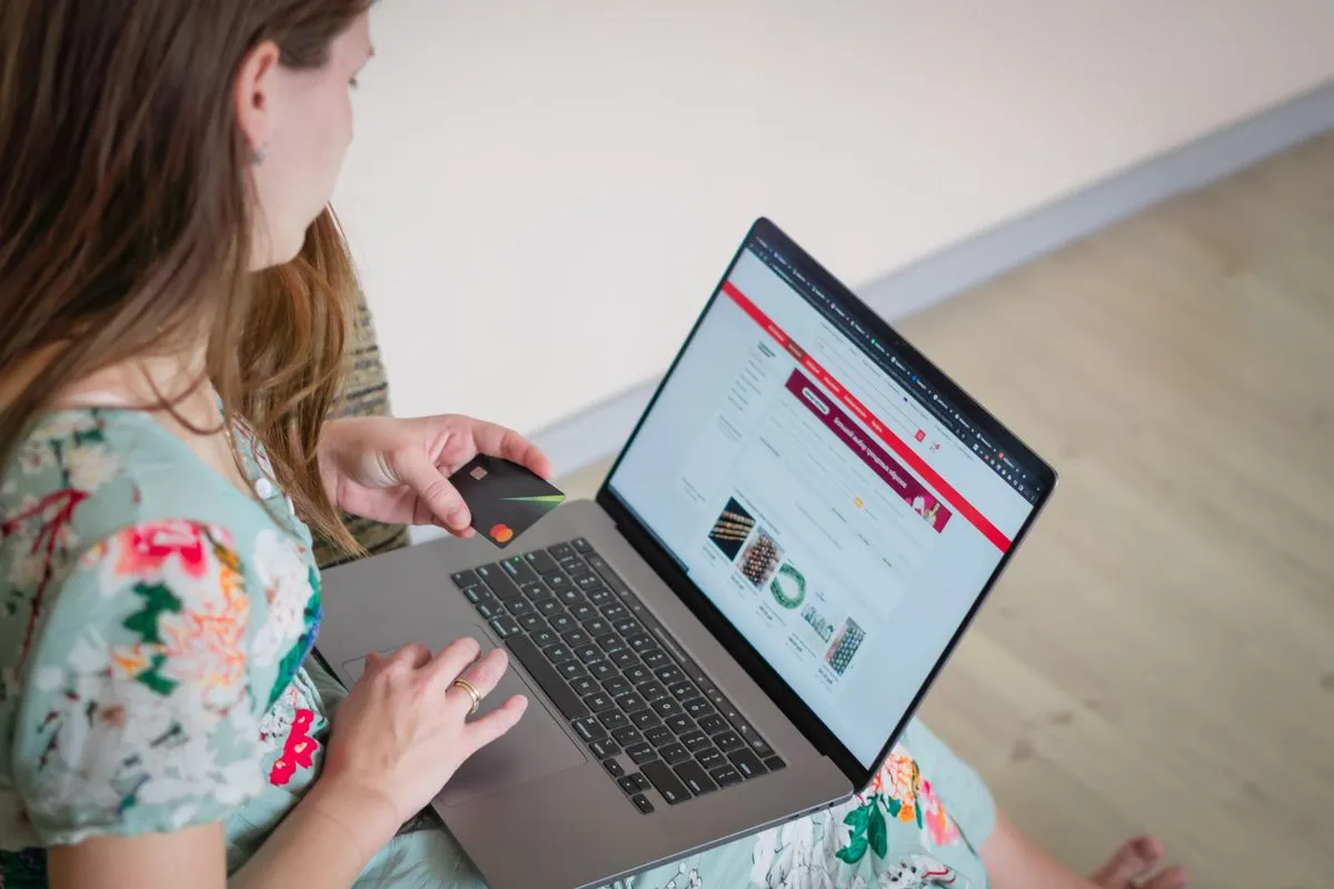 Guest requesting an online refund with a credit card
