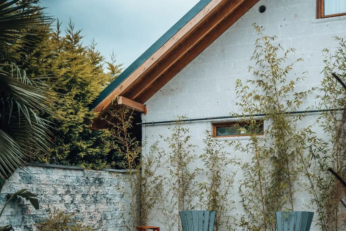Ferienhaus mit privatem Pool und Holzterrasse, die Art von Ferienhaus, die auf Vrbo inseriert wird