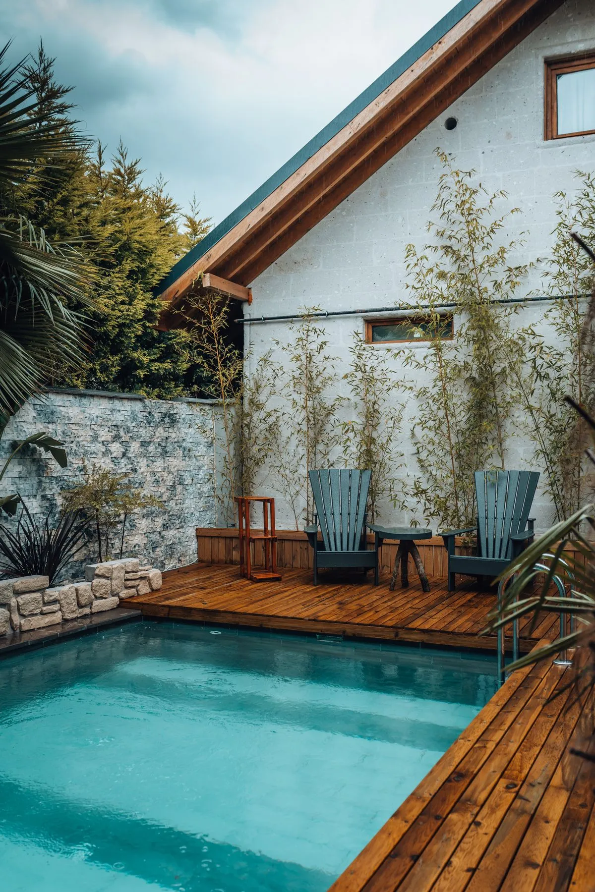 Maison de vacances avec piscine privée et terrasse en bois, le type de logement entier proposé sur Abritel et Vrbo