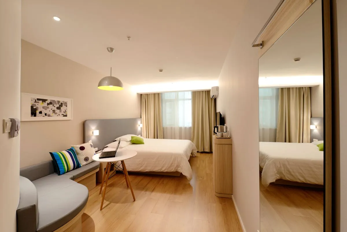 Smart automation of early check-in and late check-out requests for vacation rental hosts