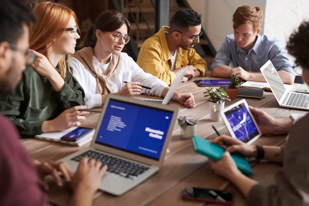 Team monitoring guest communication to detect issues before they become bad reviews