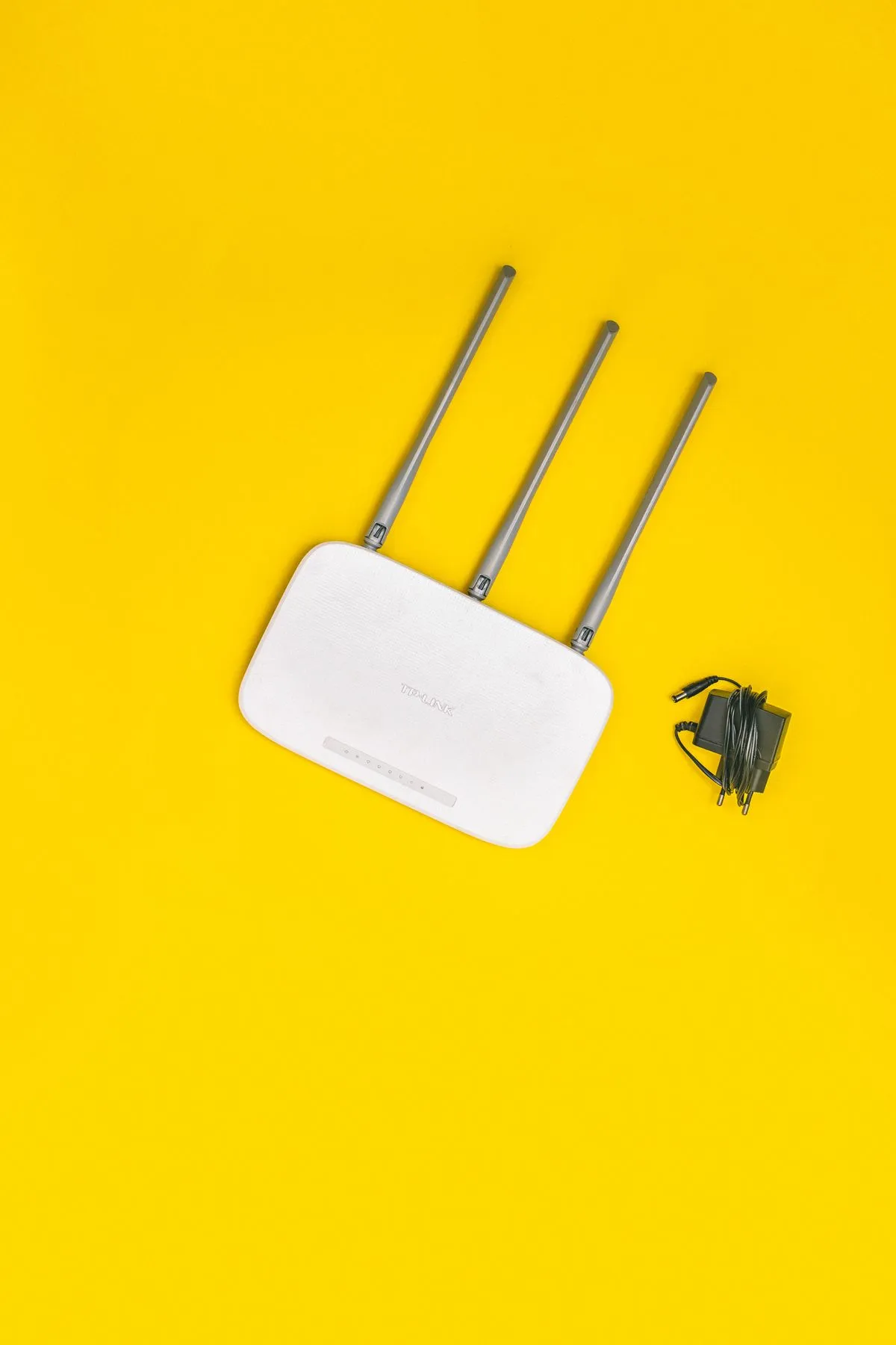 Wireless router with antennas providing Wi-Fi coverage in a rental