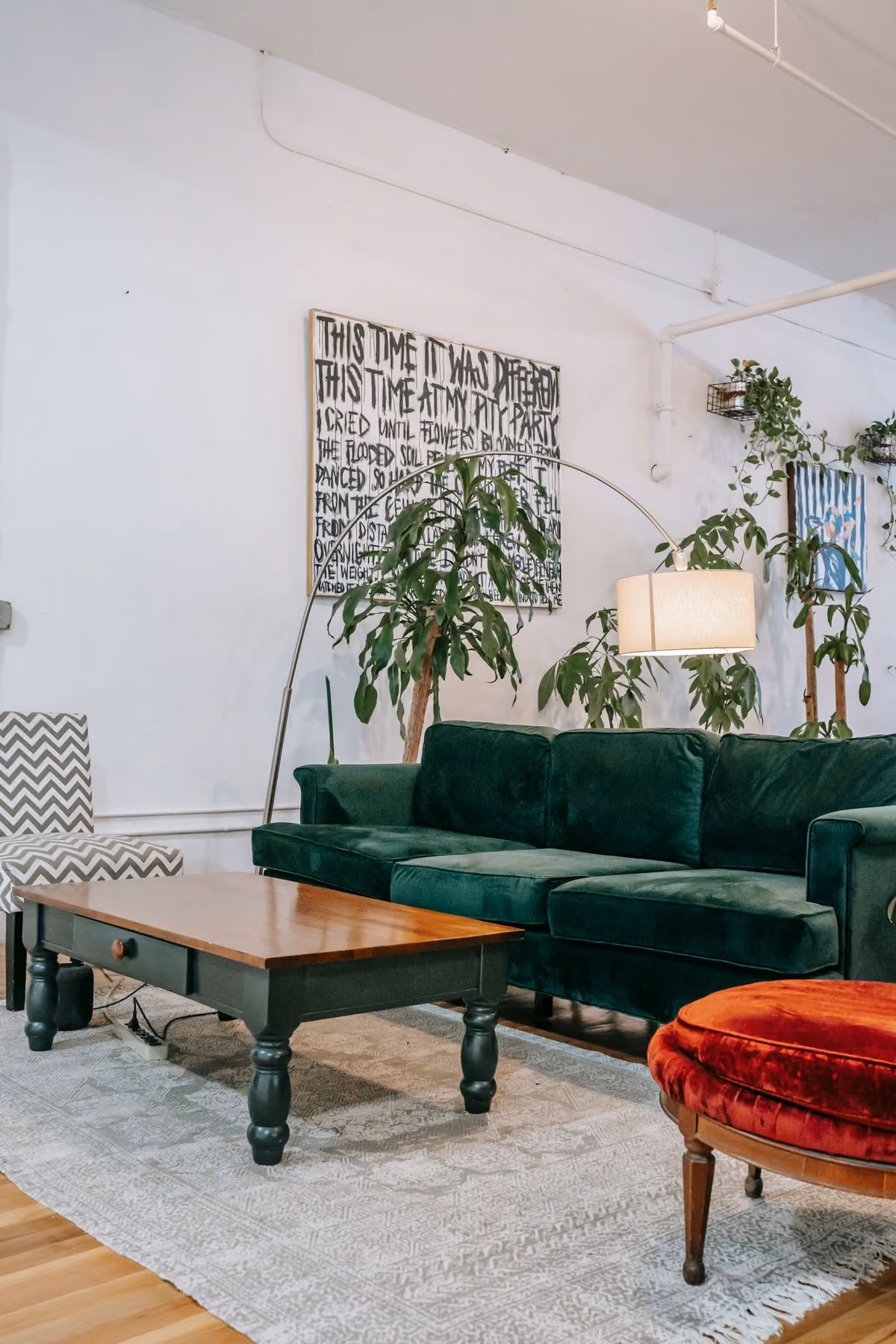 Diagram contrasting an Airbnb listing flooded with marketplace traffic against a host's own direct-booking website starting from zero search visitors